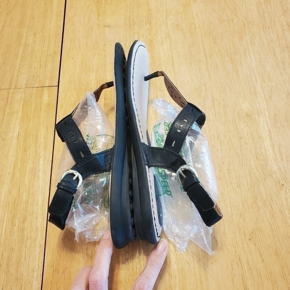 Born Concepts Faux Leather Women's Sandals With Buckle Closure sz 9m - Picture 7 of 11